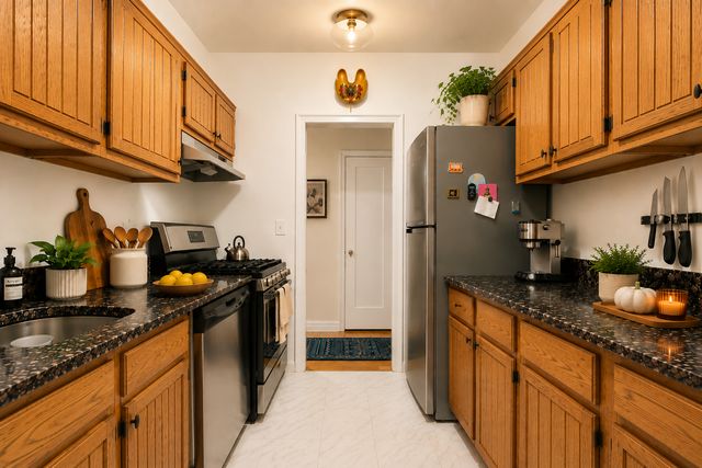 60 Cooper St Apt 1K, New York City, NY 10034