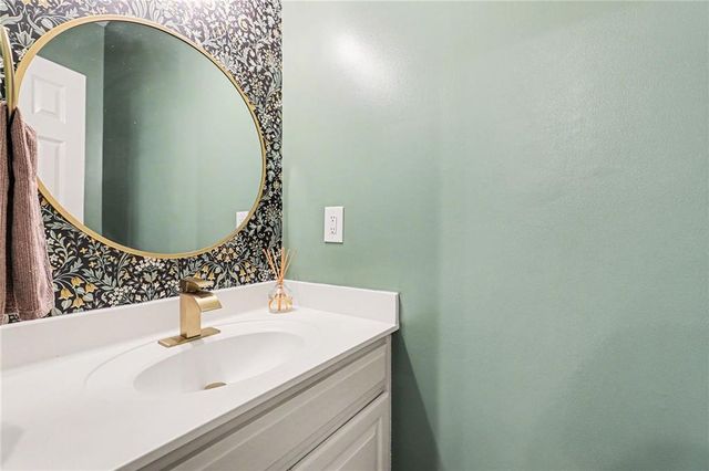 1826 S Jones Court, Independence, MO 64057