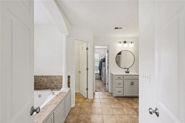 1826 S Jones Court, Independence, MO 64057