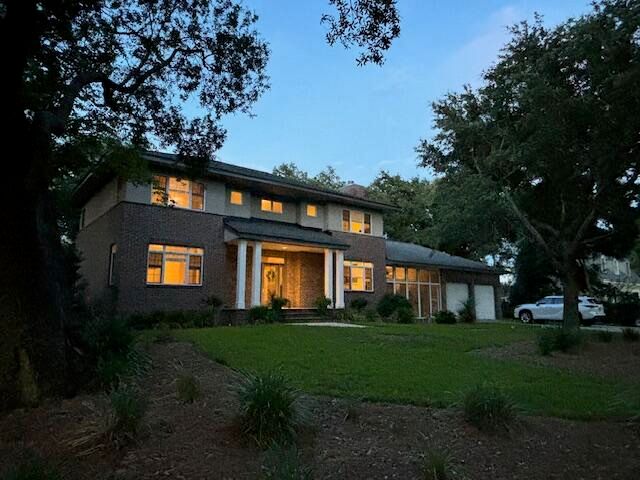 652 E Hobcaw Drive, Mount Pleasant, SC 29464