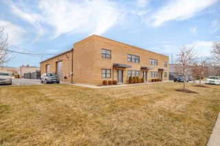 3S340 Rockwell Street S 201, Warrenville, IL 61087