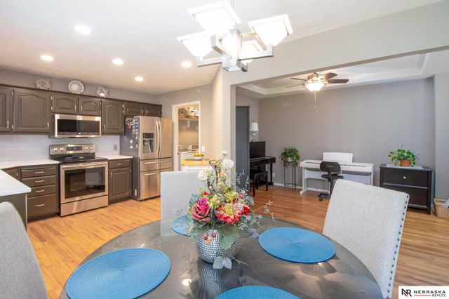 15066 Sherwood Avenue, Omaha, NE 68116
