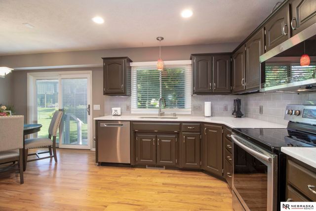 15066 Sherwood Avenue, Omaha, NE 68116