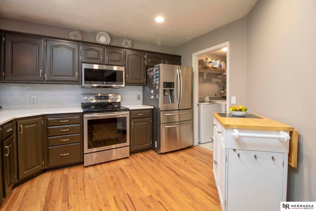 15066 Sherwood Avenue, Omaha, NE 68116