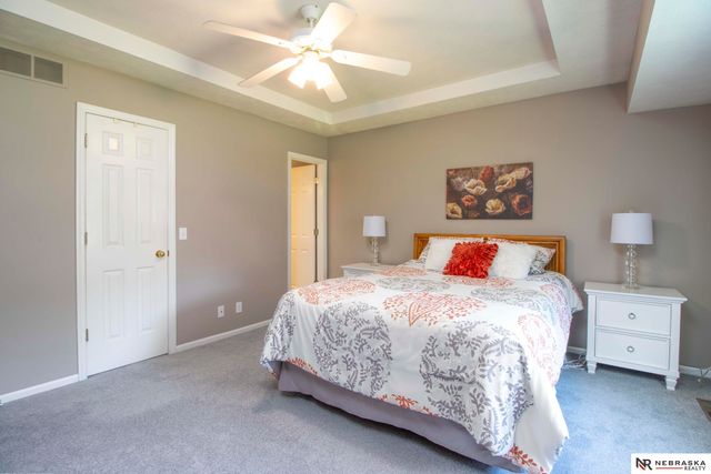 15066 Sherwood Avenue, Omaha, NE 68116