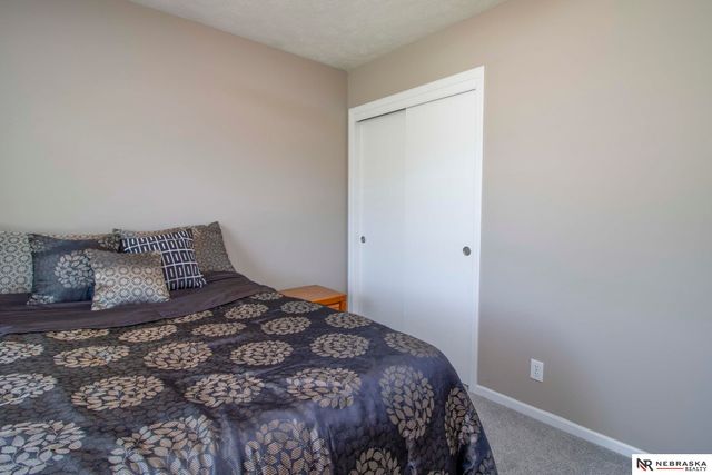 15066 Sherwood Avenue, Omaha, NE 68116