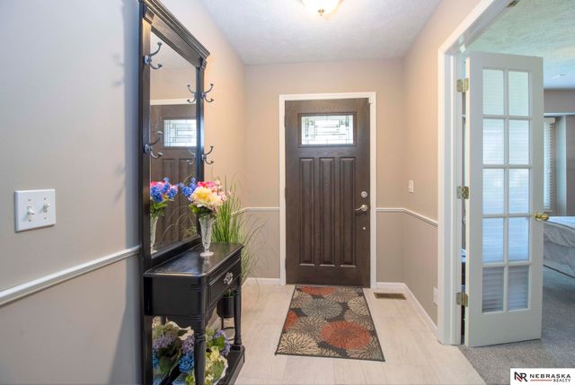 15066 Sherwood Avenue, Omaha, NE 68116