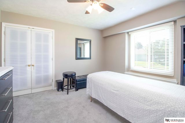 15066 Sherwood Avenue, Omaha, NE 68116