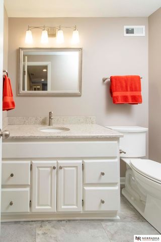 15066 Sherwood Avenue, Omaha, NE 68116