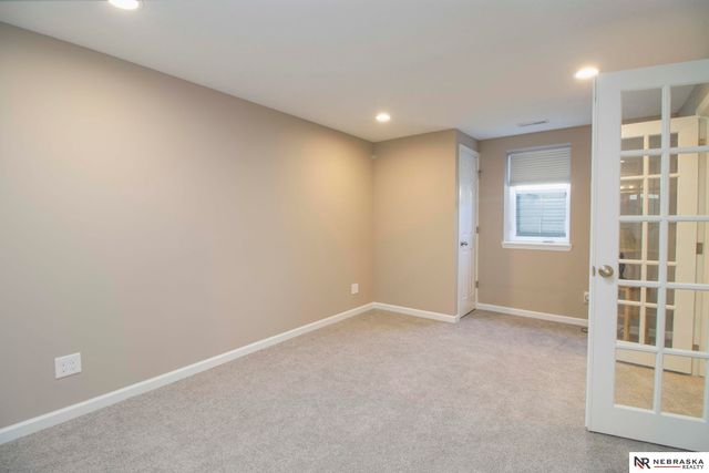 15066 Sherwood Avenue, Omaha, NE 68116