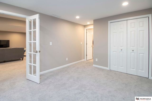 15066 Sherwood Avenue, Omaha, NE 68116