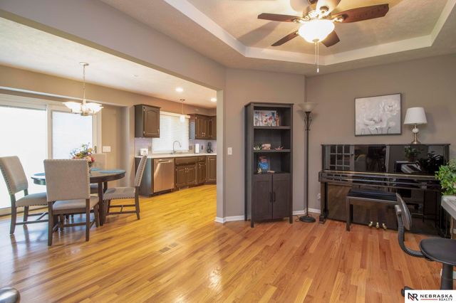 15066 Sherwood Avenue, Omaha, NE 68116