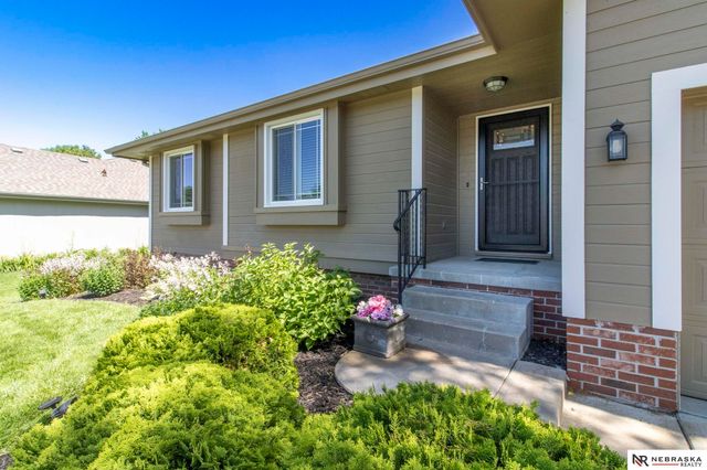 15066 Sherwood Avenue, Omaha, NE 68116