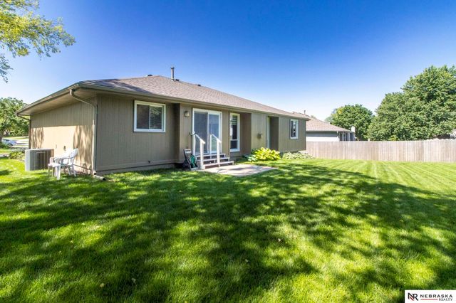15066 Sherwood Avenue, Omaha, NE 68116