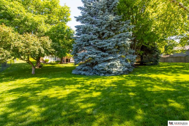 15066 Sherwood Avenue, Omaha, NE 68116