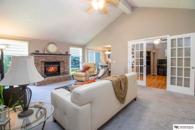 15066 Sherwood Avenue, Omaha, NE 68116