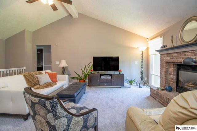 15066 Sherwood Avenue, Omaha, NE 68116