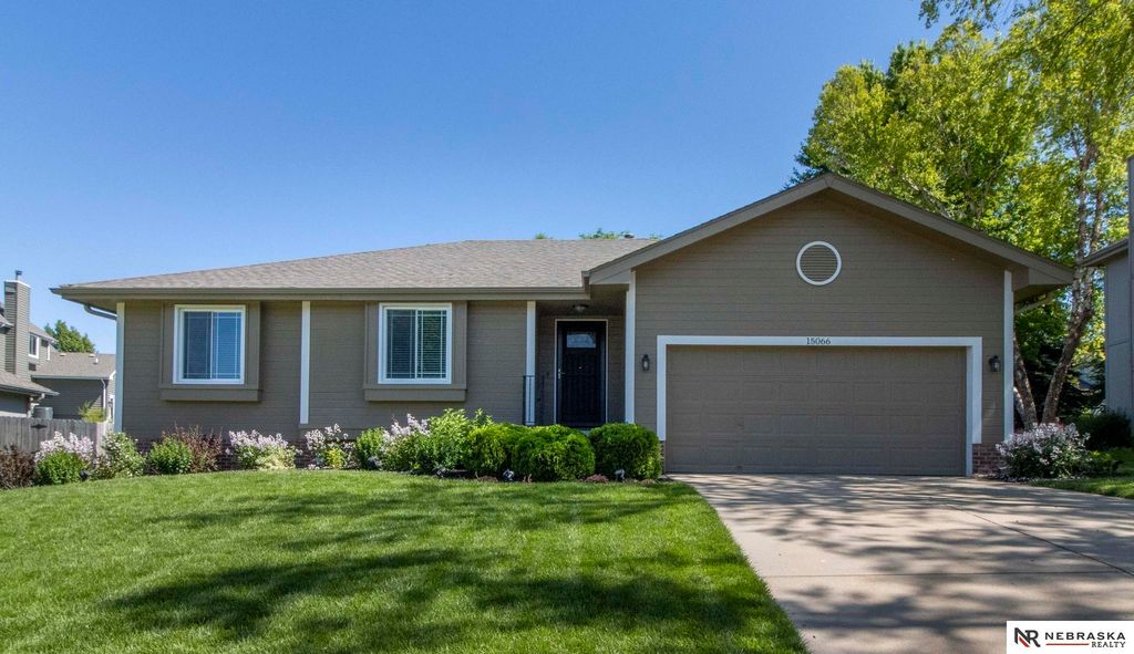 15066 Sherwood Avenue, Omaha, NE 68116