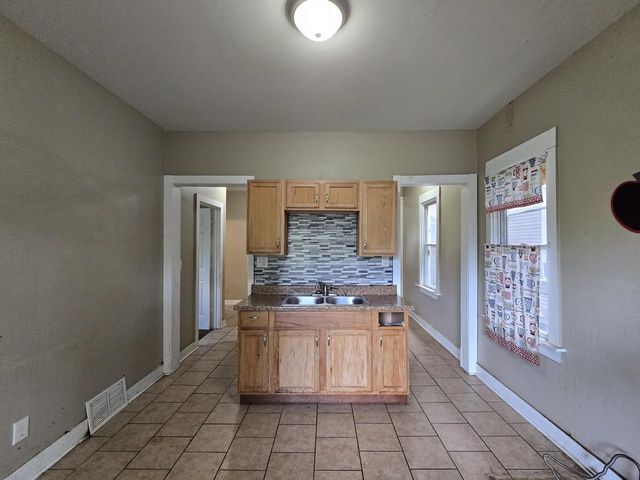 2335 N 44th STREET, Milwaukee, WI 53210