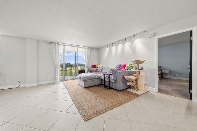 6699 NW 2nd Avenue 415, Boca Raton, FL 33487