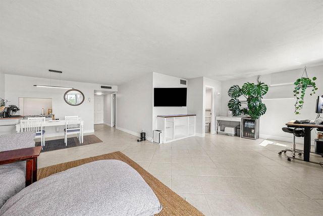 6699 NW 2nd Avenue 415, Boca Raton, FL 33487