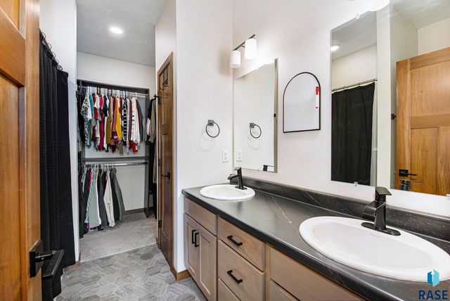 6146 S Alki Pl Place, Sioux Falls, SD 57108