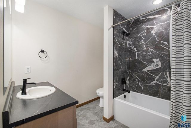 6146 S Alki Pl Place, Sioux Falls, SD 57108