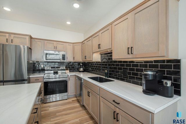 6146 S Alki Pl Place, Sioux Falls, SD 57108