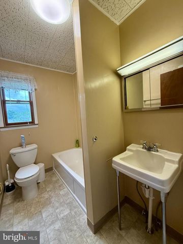 29 ELM AVE, Temple, PA 19560