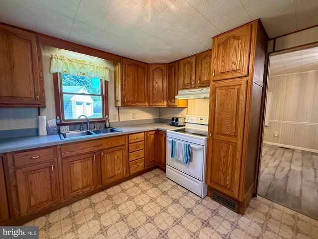 29 ELM AVE, Temple, PA 19560