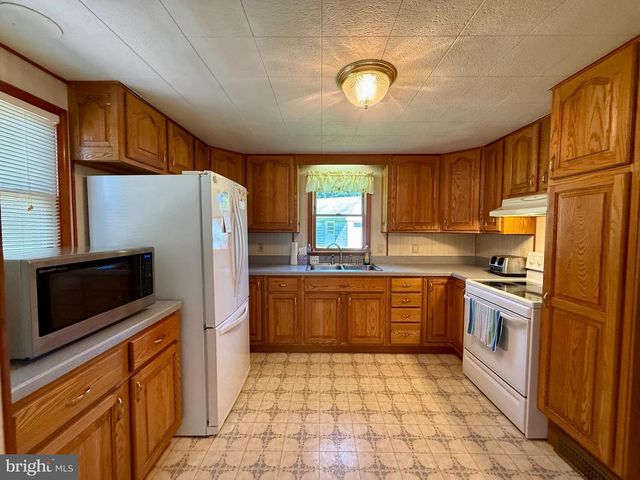 29 ELM AVE, Temple, PA 19560