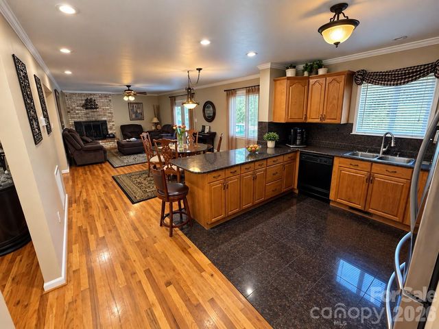 5980 Willowbottom Road, Hickory, NC 28602