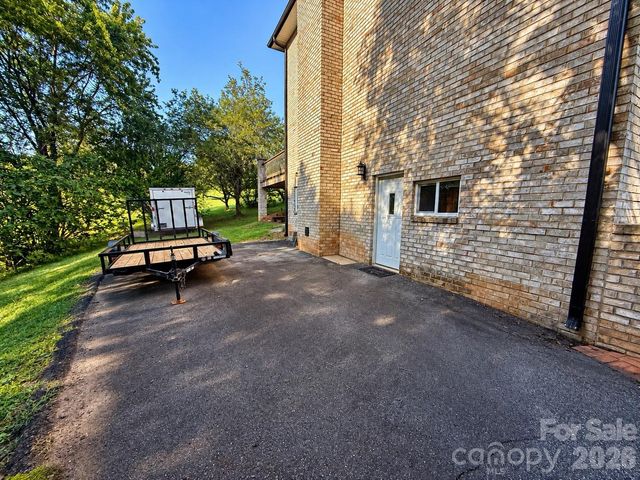 5980 Willowbottom Road, Hickory, NC 28602
