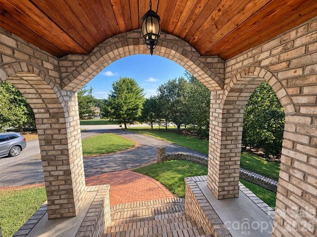5980 Willowbottom Road, Hickory, NC 28602