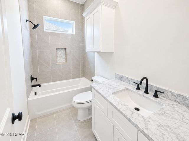 111 Fountain Mdw Drive, Broussard, LA 70518