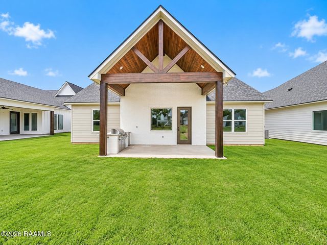 111 Fountain Mdw Drive, Broussard, LA 70518