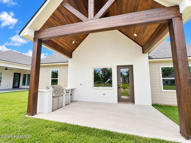 111 Fountain Mdw Drive, Broussard, LA 70518