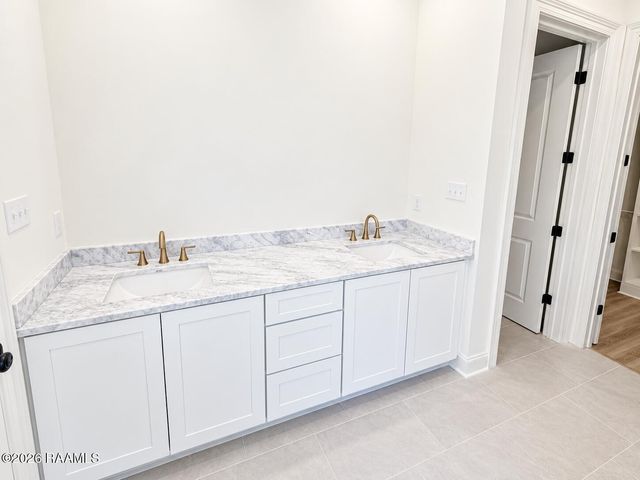 111 Fountain Mdw Drive, Broussard, LA 70518