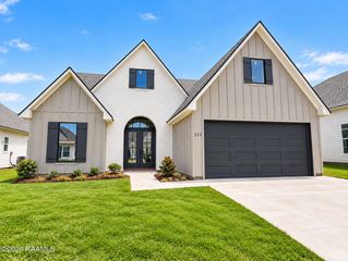 111 Fountain Mdw Drive, Broussard, LA 70518