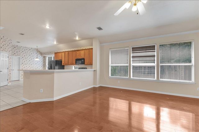 9237 La Siesta BND, Austin, TX 78749