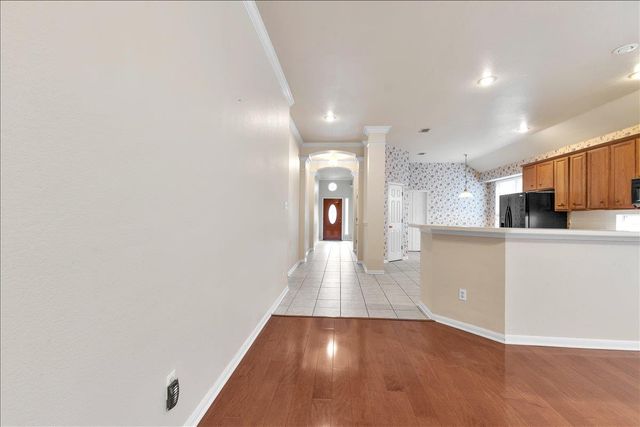 9237 La Siesta BND, Austin, TX 78749