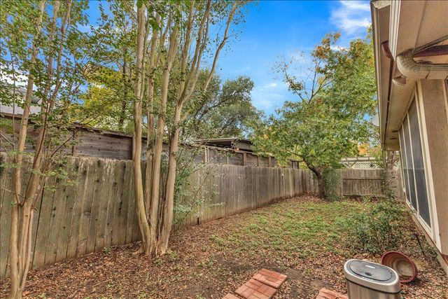 9237 La Siesta BND, Austin, TX 78749