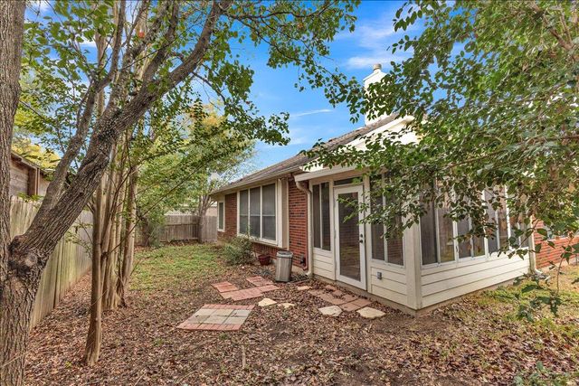 9237 La Siesta BND, Austin, TX 78749