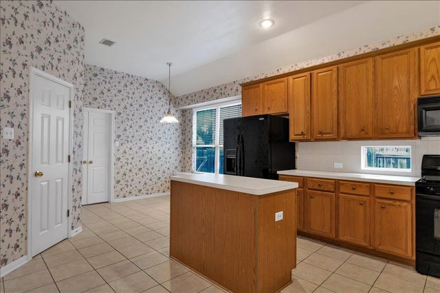 9237 La Siesta BND, Austin, TX 78749