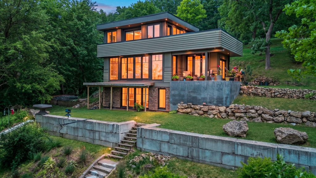 1020 Lake Street N, Prescott, WI 54021 — exterior