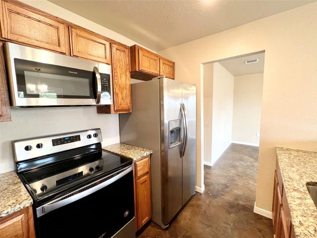 100 Sandstone DR C, Jarrell, TX 76537