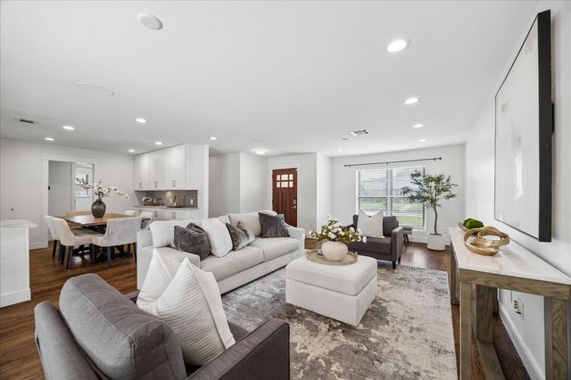 2211 Haverhill Drive, Houston, TX 77008