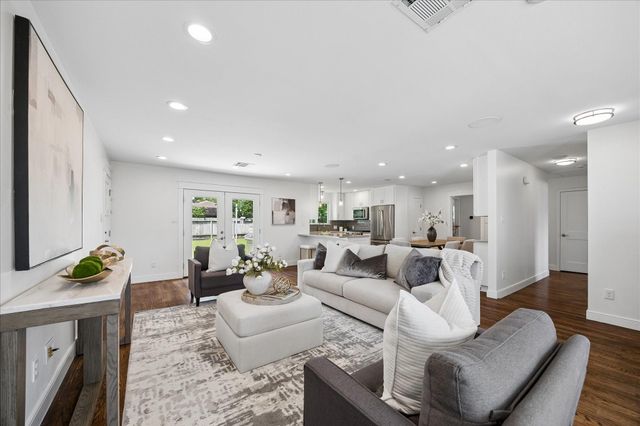 2211 Haverhill Drive, Houston, TX 77008