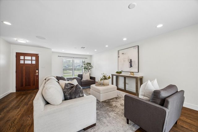 2211 Haverhill Drive, Houston, TX 77008