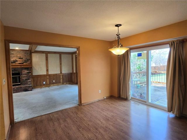 2805 NW Westbrooke Circle, Blue Springs, MO 64015